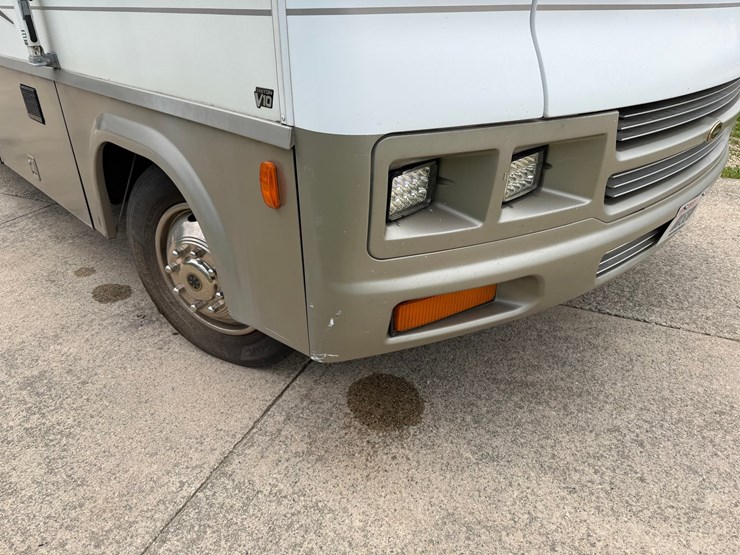 #1490-•-2001-winnebago-adventurer-image-29