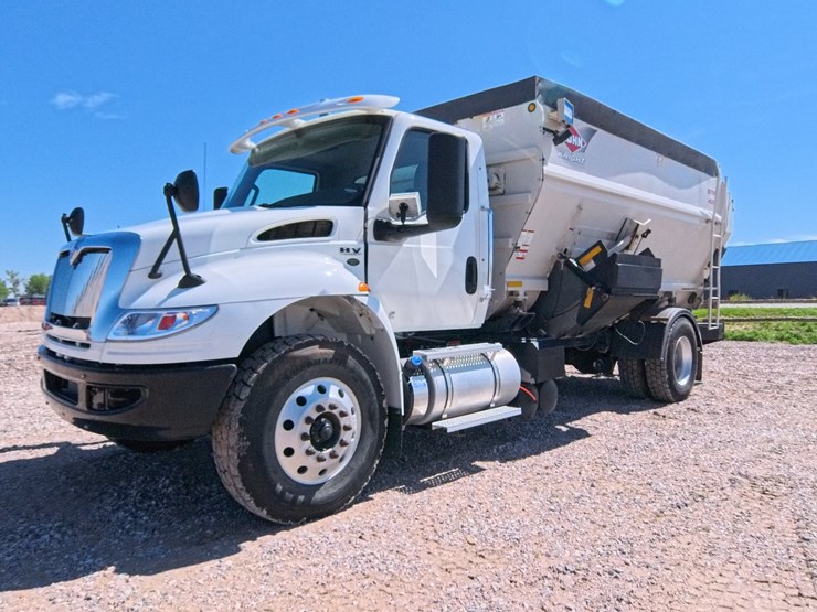 2022-kuhn-knight-4052-image-1