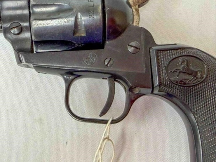 colt-revolver-image-3