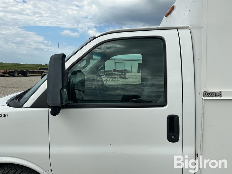 2017-utility-van-image-15