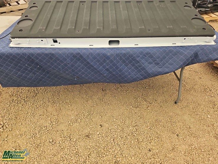 chevrolet-silverado-4th-generation-tailgate-image-9