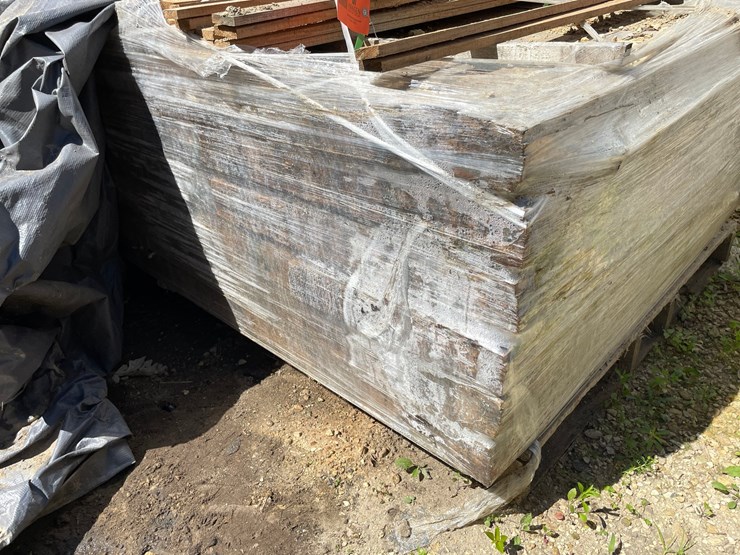 #7117-•-partial-pallet-of-wooden-landscaping-stakes-image-4