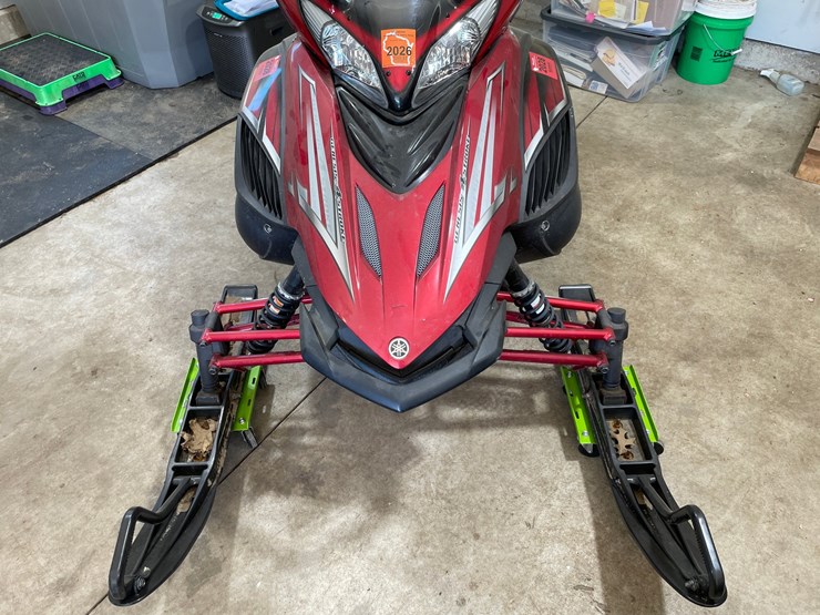 #7106-•-2009-yamaha-apex-snowmobile-(has-registration-card)-image-5