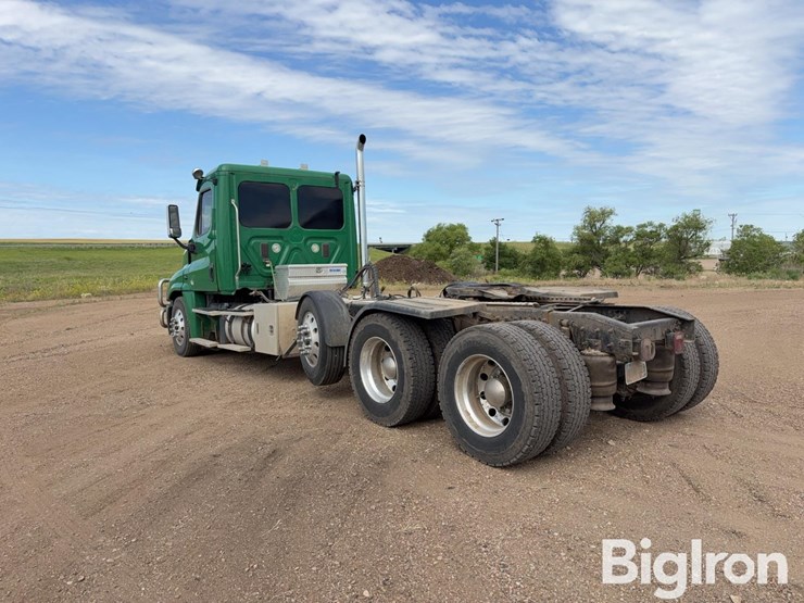 2015-freightliner-cascadia-125-image-7
