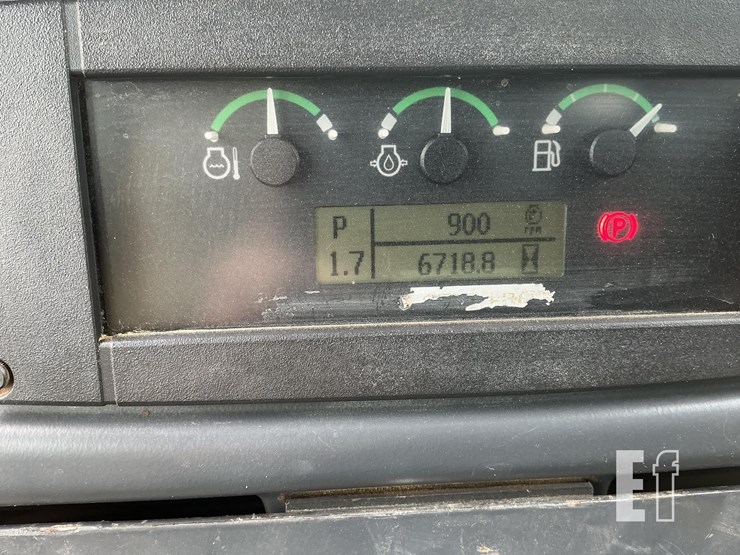 2014-deere-750k-xlt-image-19
