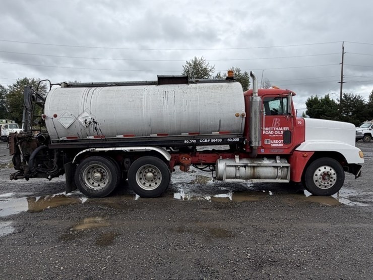 1992-freightliner-usf-1e-asphalt-distributor-truck-image-3