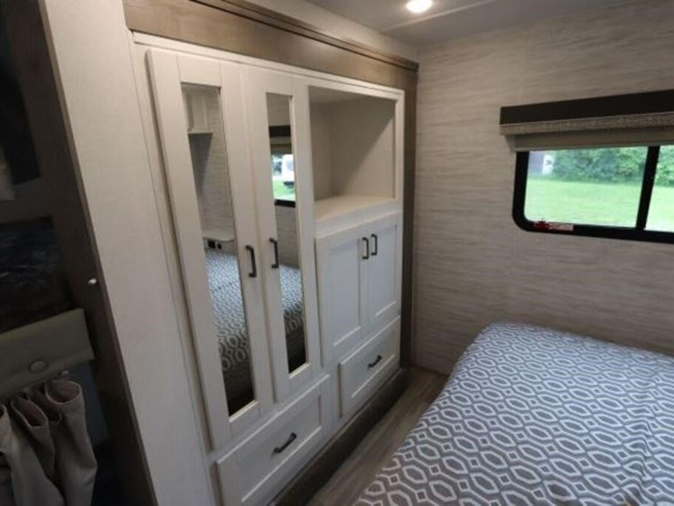 2025-ford-transit-image-42