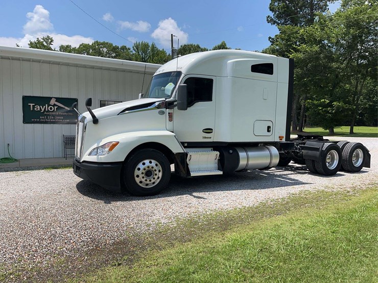 2022-kenworth-t680-image-1