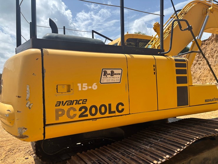 komatsu-pc200-lc-6le-image-15