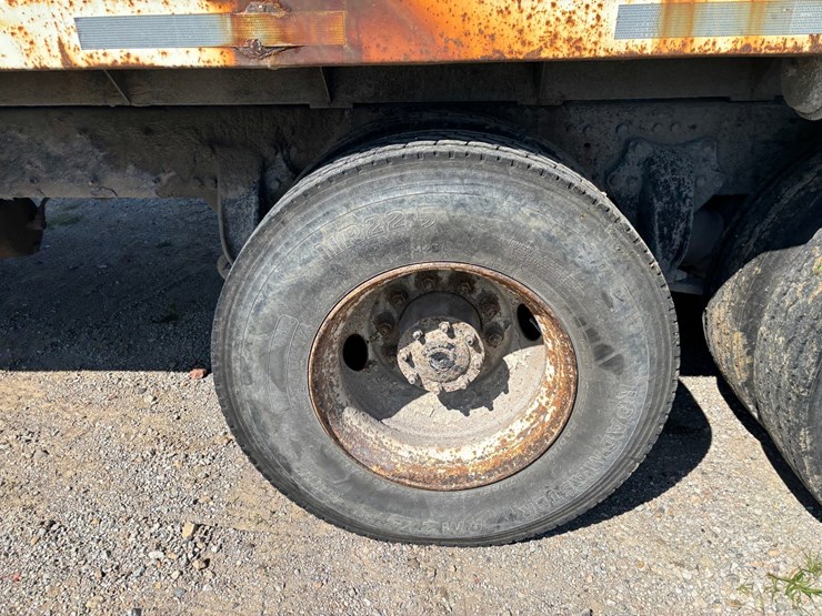 2000-freightliner-fl80-image-72