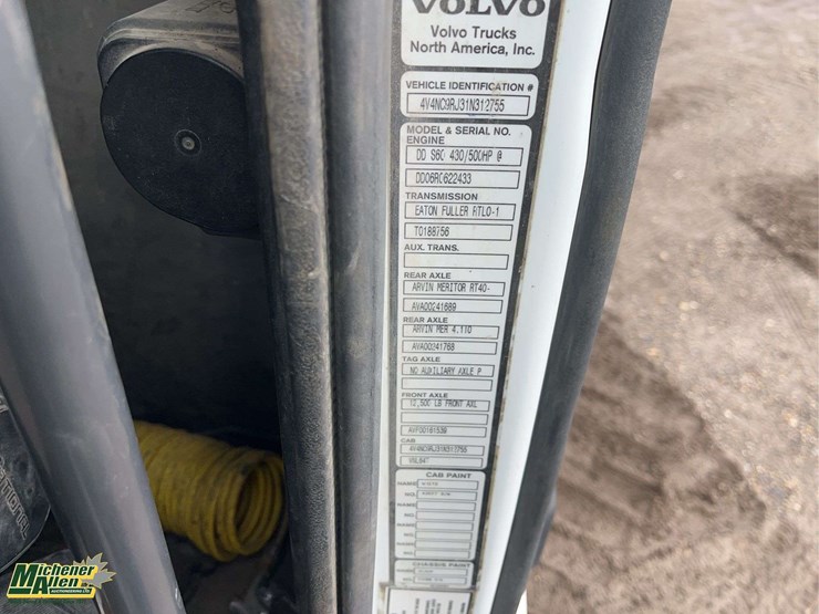 2001-volvo-vnl-t/a-day-cab-tractor-image-22