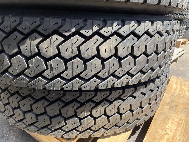 #6521-•-set-of-(4)-semi-tires-image-4