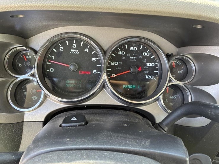 2013-chevrolet-silverado-2500-image-17