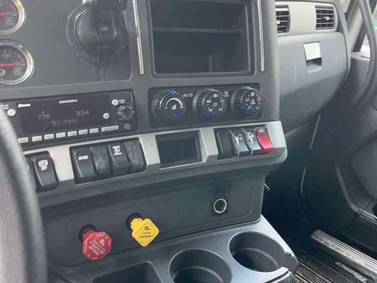 2022-kenworth-t680-image-28