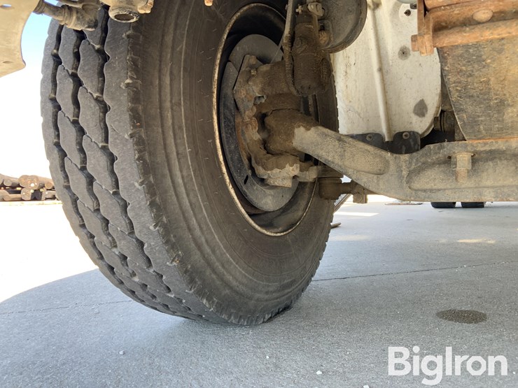 2016-freightliner-m2-106-image-19