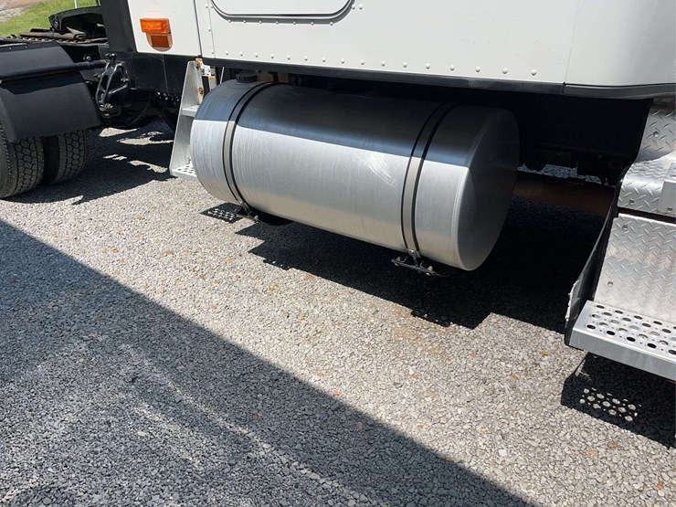 2022-kenworth-t680-image-8