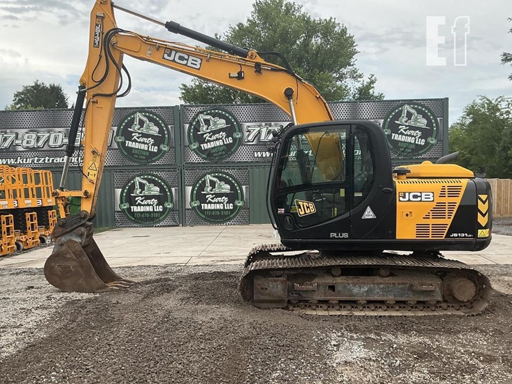 2017-jcb-js131-lc-image-1