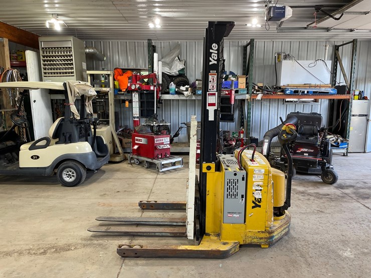 #6064-•-yale-electric-pallet-stacker-image-2