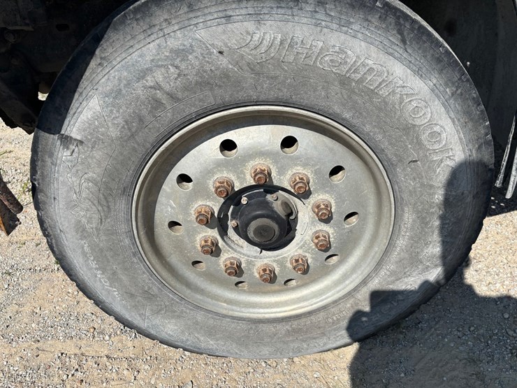 2000-freightliner-fl80-image-68