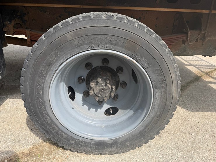 #1487-•-2004-gmc-c4500-flatbed-form-truck-image-58