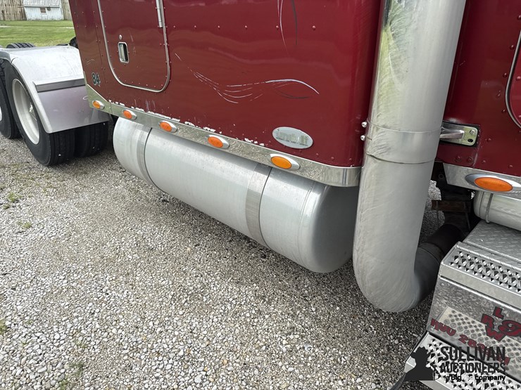 2003-peterbilt-379-image-16