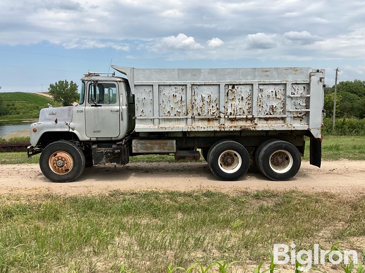 1977-mack-dm685-image-7