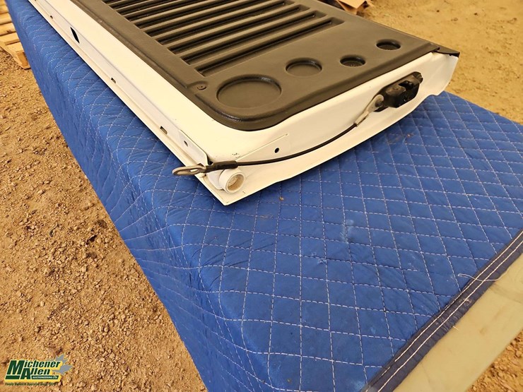 chevrolet-silverado-tailgate-3rd-generation-image-9