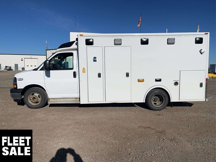 2018-chevrolet-express-s/a-ambulance-image-2