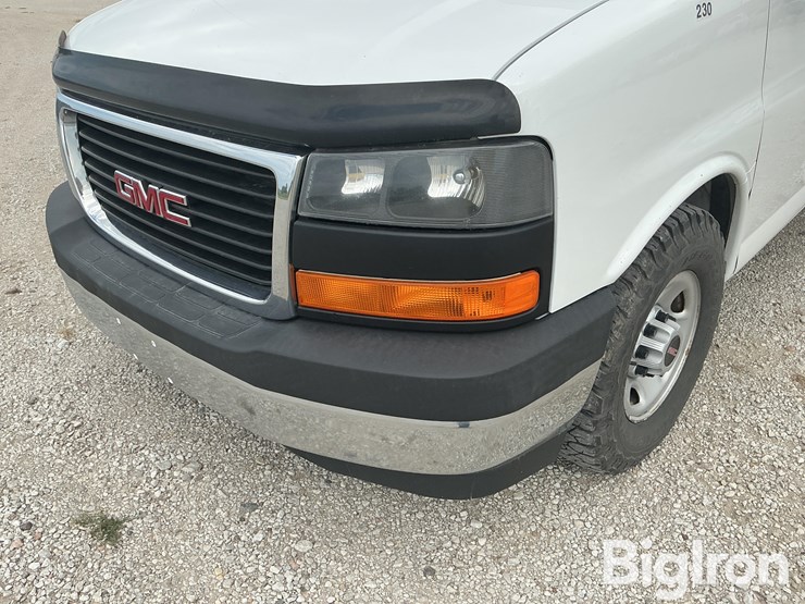 2017-utility-van-image-17