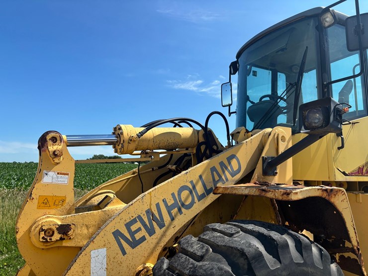 new-holland-lw170-image-8
