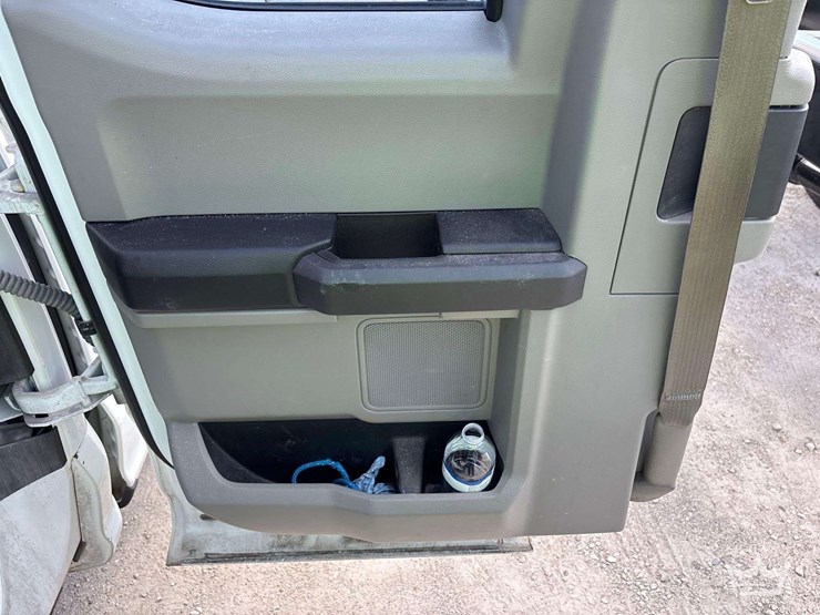 2017-ford-f150-image-13