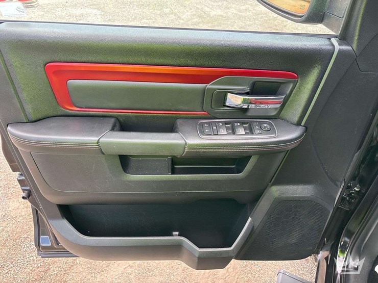 2017-dodge-1500-image-15