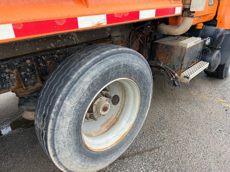 #1471-•-2003-mack-713v-granite-tri-axle-dump-truck-image-19