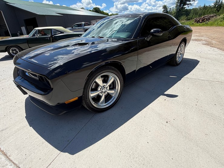 #1465-•-2013-dodge-challenger-sxt-image-1