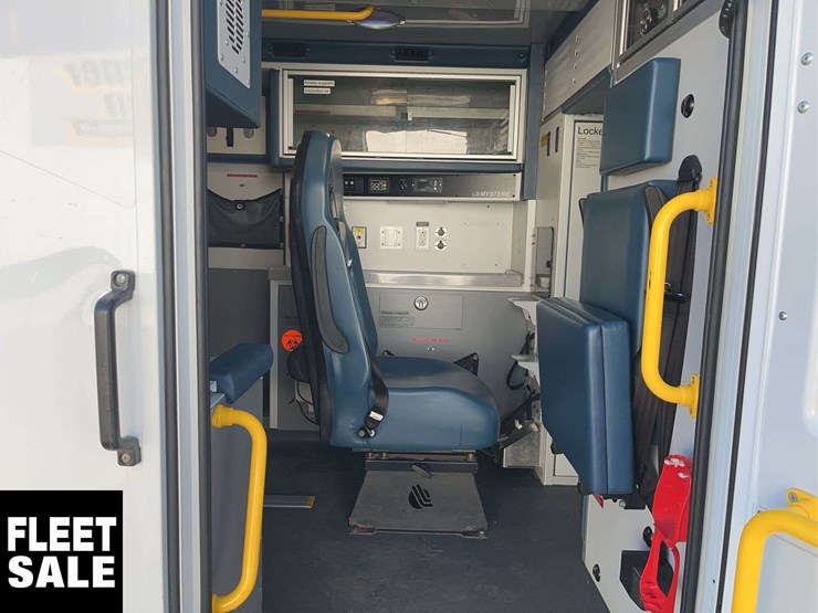 2018-chevrolet-express-s/a-ambulance-image-19