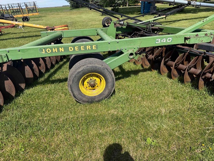 john-deere-340-image-8