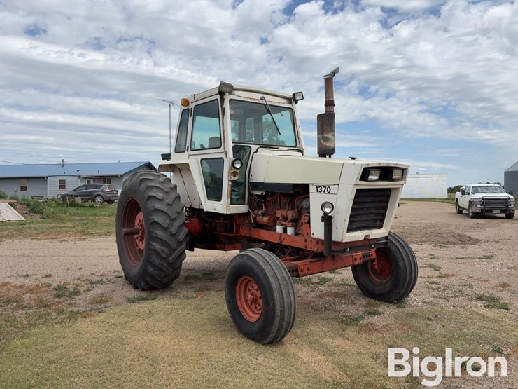 1975-case-1370-2wd-tractor-image-3