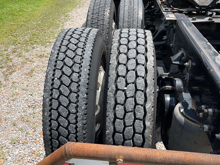 2022-kenworth-t680-image-10