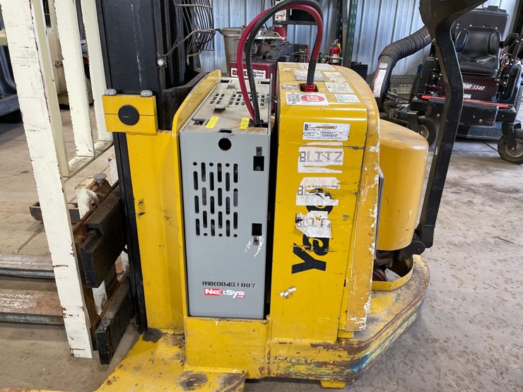#6064-•-yale-electric-pallet-stacker-image-12