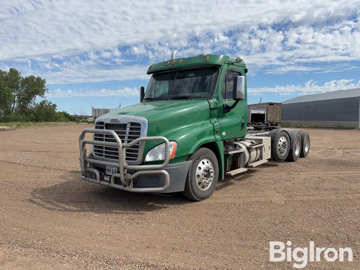 2015-freightliner-cascadia-125-image-1
