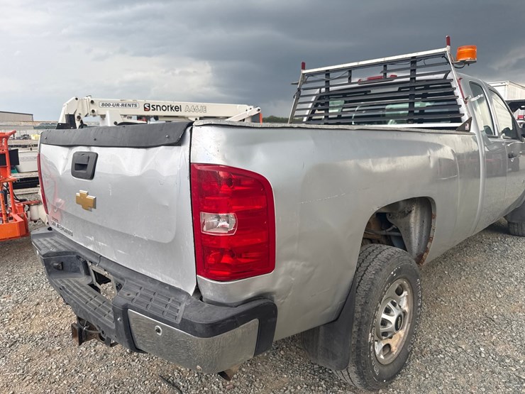 2013-chevrolet-2500-image-30