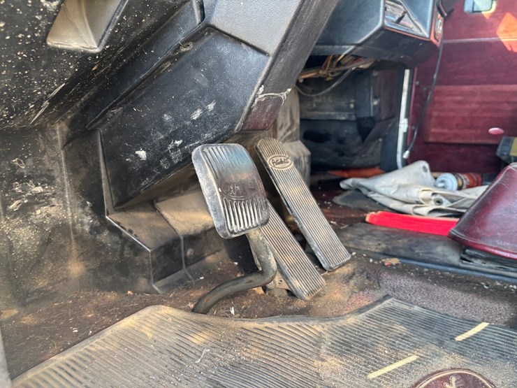 1988-peterbilt-377-image-56