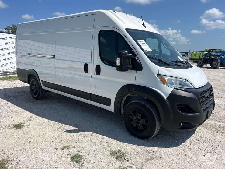 2023-ram-promaster-3500-image-2