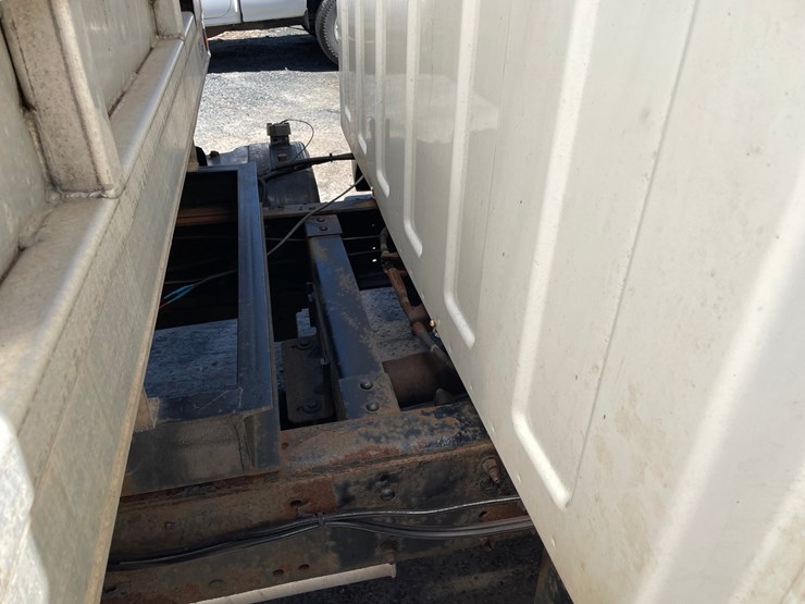 #7099-•-2005-gmc-c5500-with-alum-line-aluminum-dump-box-(wi-title-in-delay)-image-14