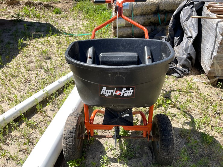 #7115-•-agri-fab-lawn-spreader-image-2