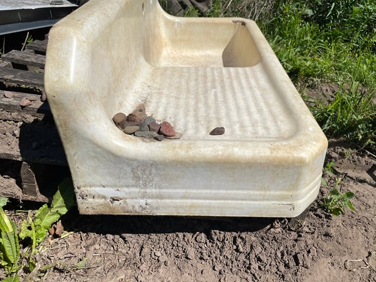 #7139-•-cast-iron-sink-image-4