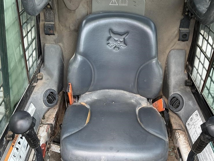 2008-bobcat-s300-image-11