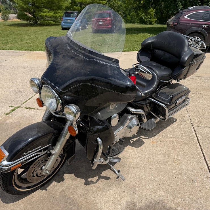 #1489 • 2004 Harley Davidson Electra Glide Ultra Classic FLHTCUI