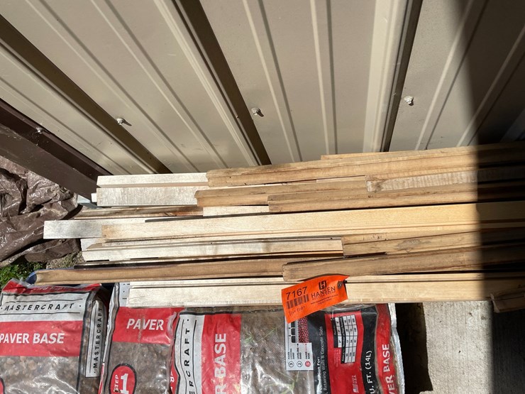 #7167-•-assortment-of-wooden-stringers-and-trim-pieces-image-4