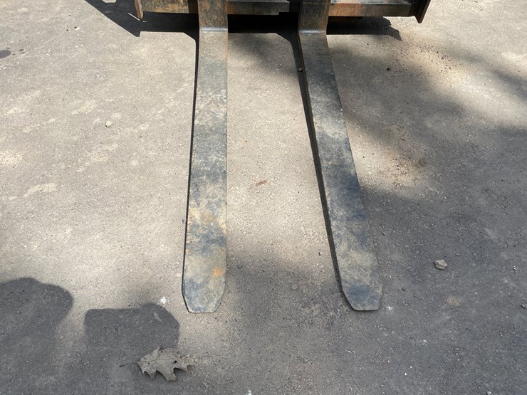 #6069-•-2016-5000lb-unicarriers-lp-forklift-image-9